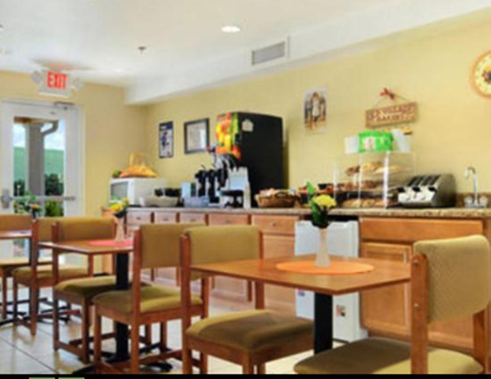 Microtel Inn & Suites Huntsville Ristorante foto